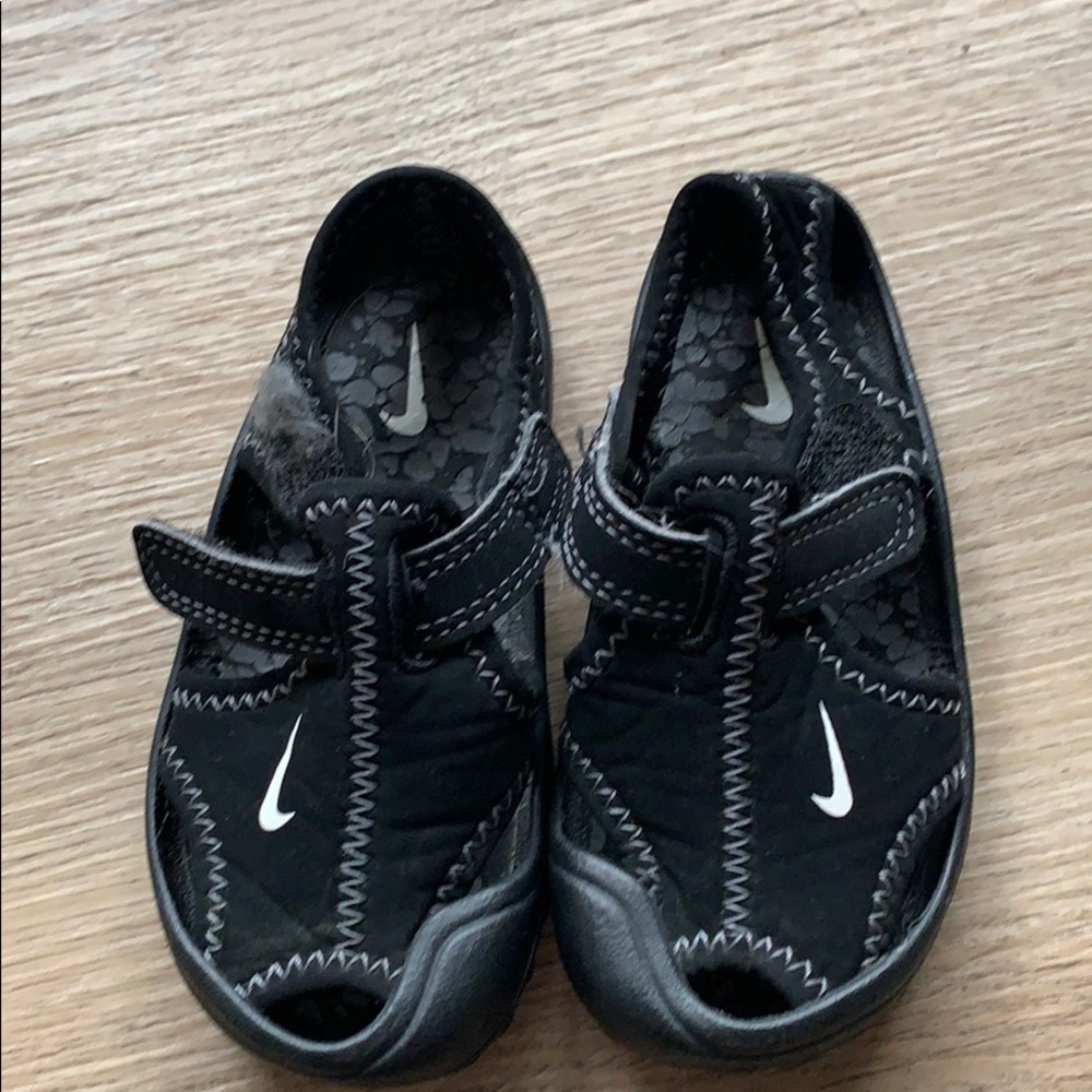 Nike baby water shoes